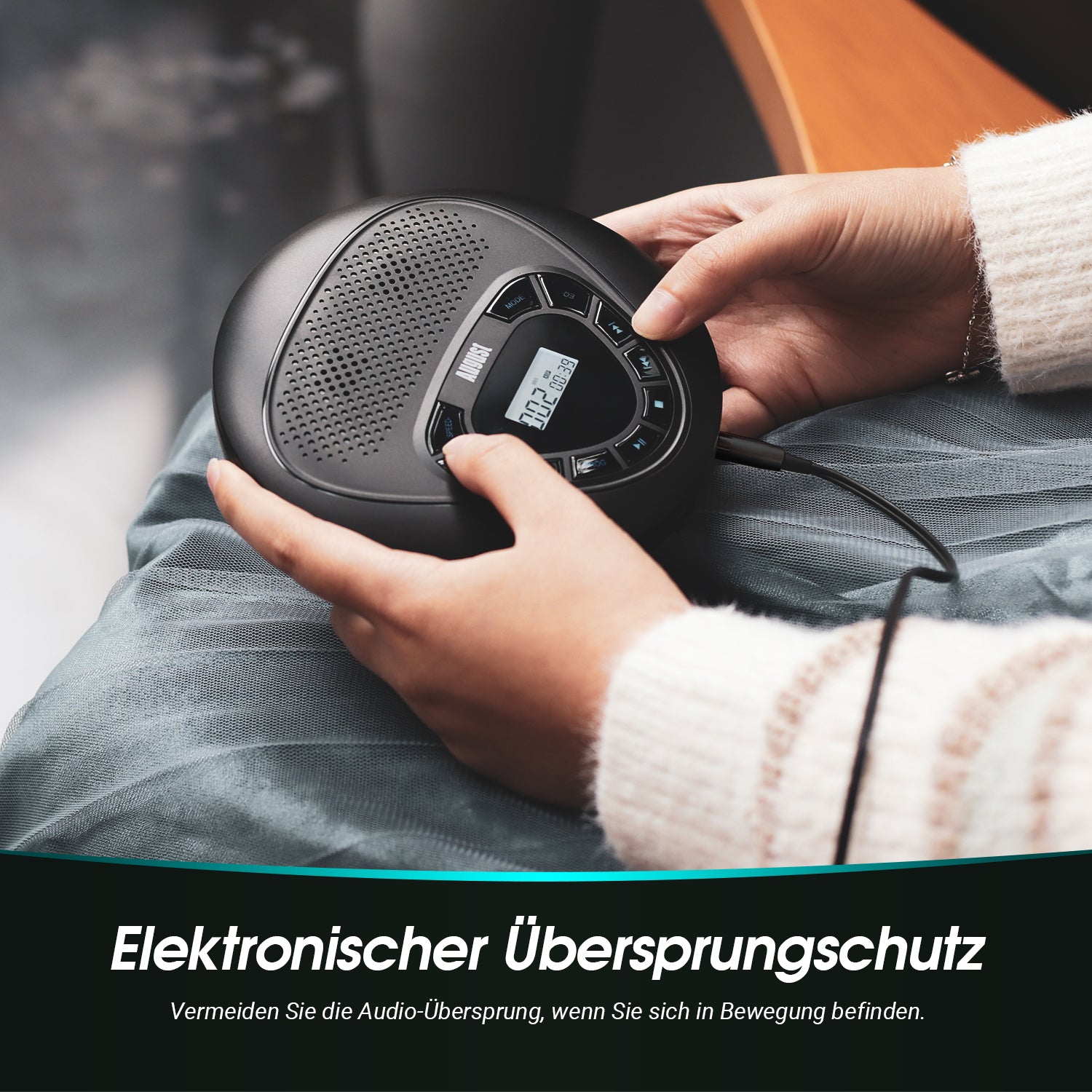 Tragbarer, wiederaufladbarer MP3-Player mit integrierten Lautsprechern und AUX-Anschluss – August SE10